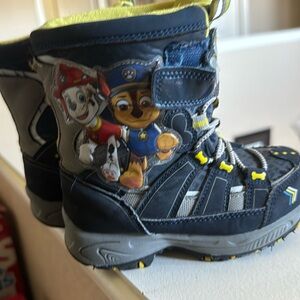 Light up Size 9 paw patrol snow boots EUC